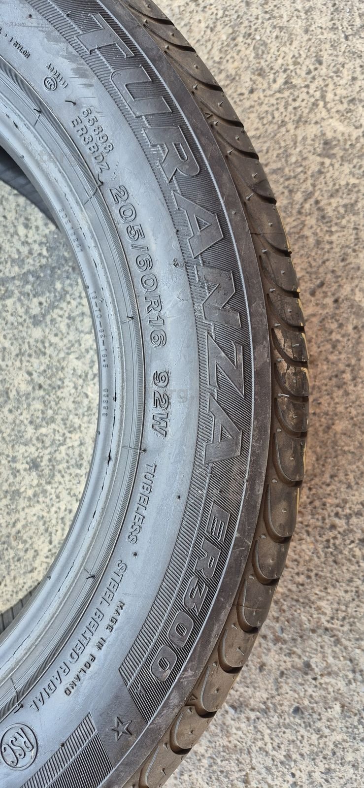 4 anvelope vara runflat ca noi Bridgestone 205/60/16.Pretul este pe bucata. 5