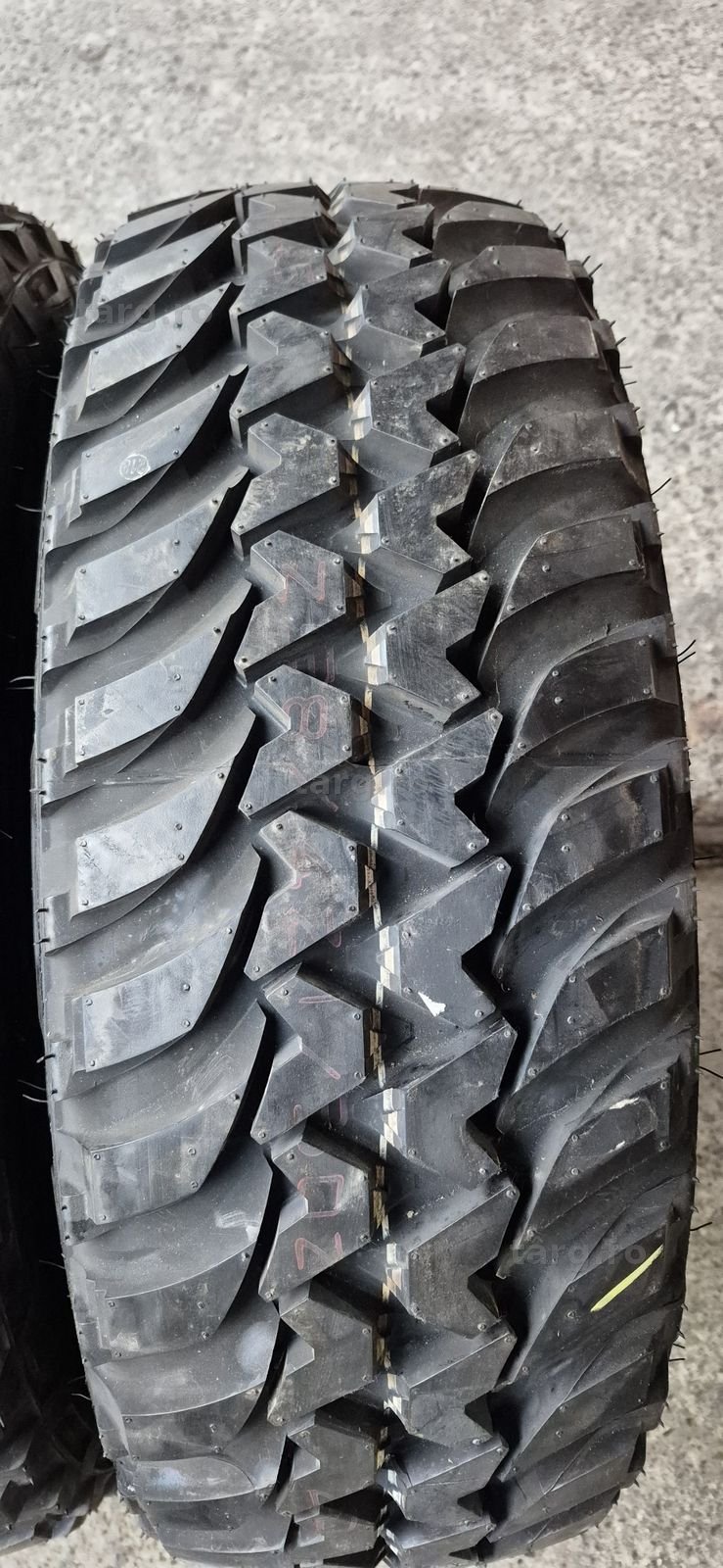 4 anvelope ofroad M+S noi Bridgestone 245/70/17.Pretul este pe bucata. 3