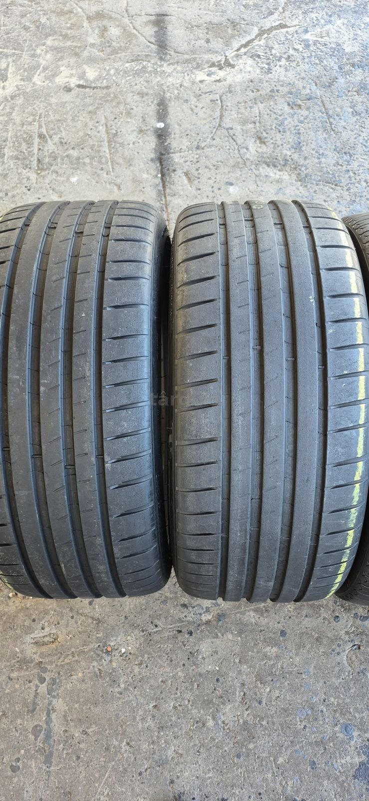 4 anvelope vara,fata Michelin 245/35/20,dot 2022,spate Continental  275/30/20,dot 2024.Pretul este pe bucata. 2