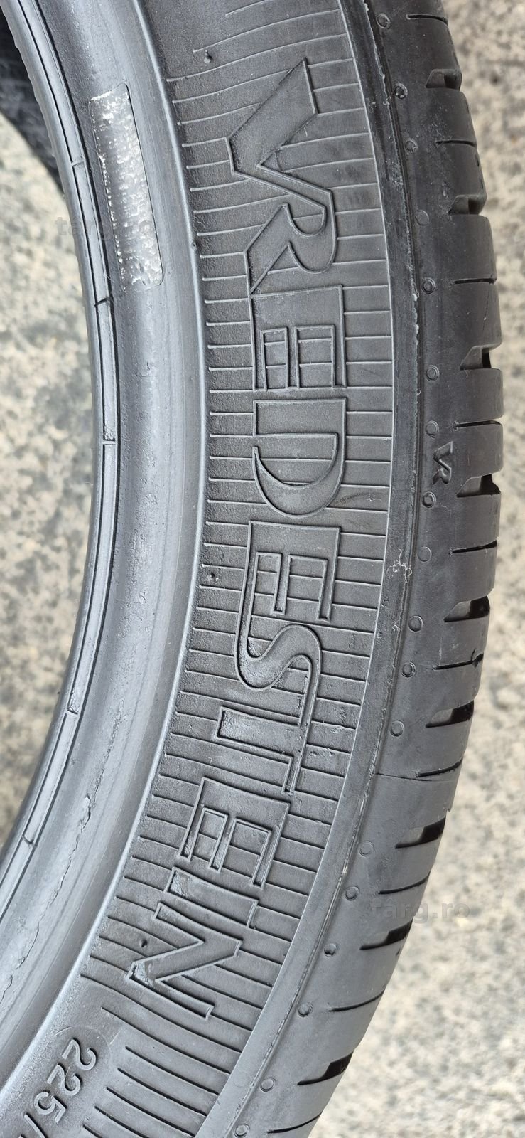4 anvelope vara Vredestein 225/45/17.Pretul este pe bucata 4