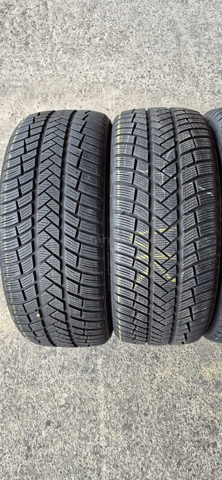 4 anvelope iarna Vredestein,fata 225/45/18,spate 255/40/18.Pret/bucata 2