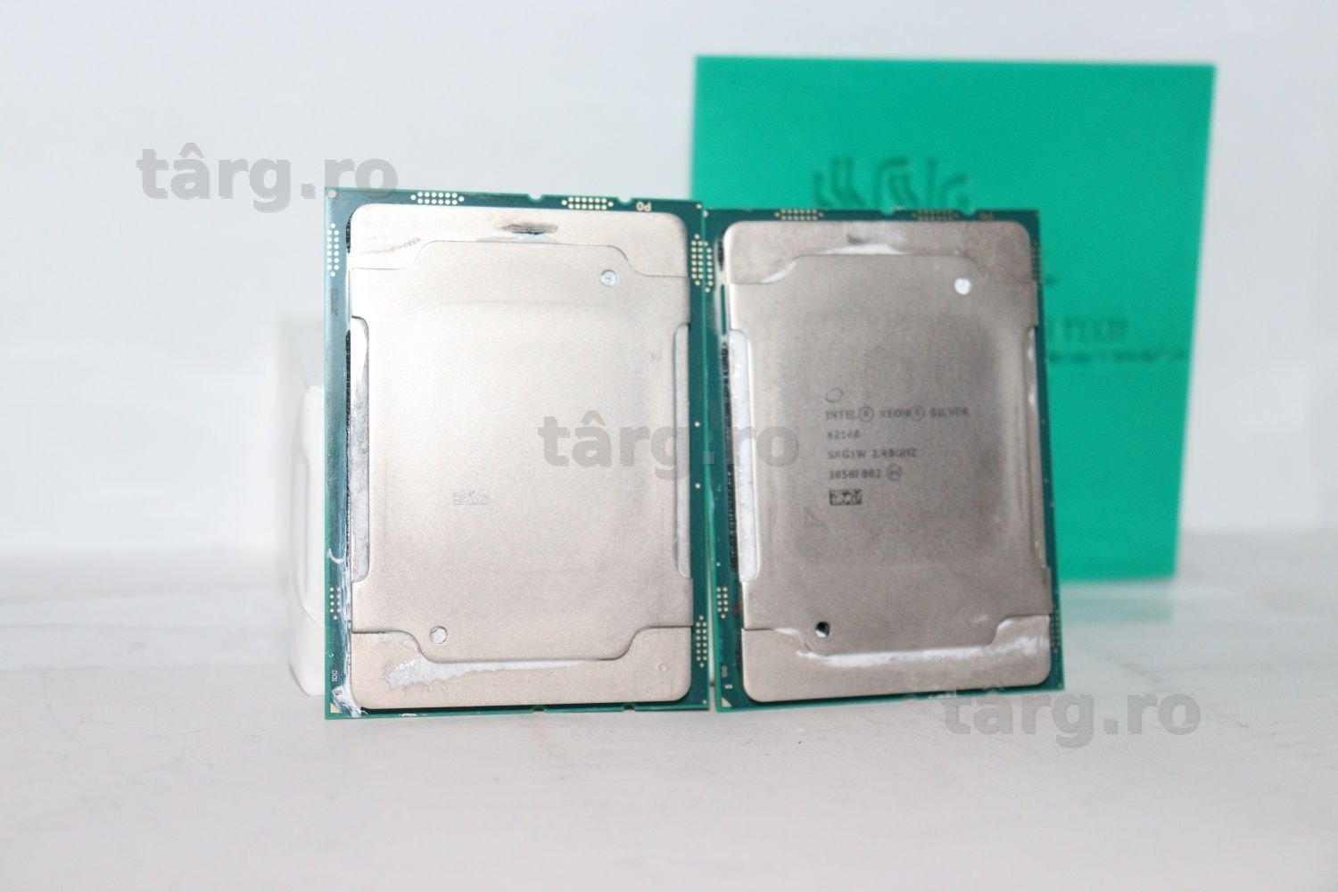 2 x Procesor Intel Xeon Silver 4214R 12C/ 24 Th 2.4/3.5 GHz 100W