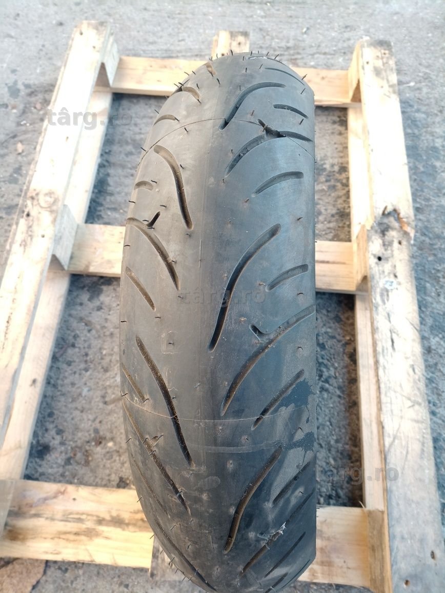 O anvelopa  Bridgestone 160/70 R17.