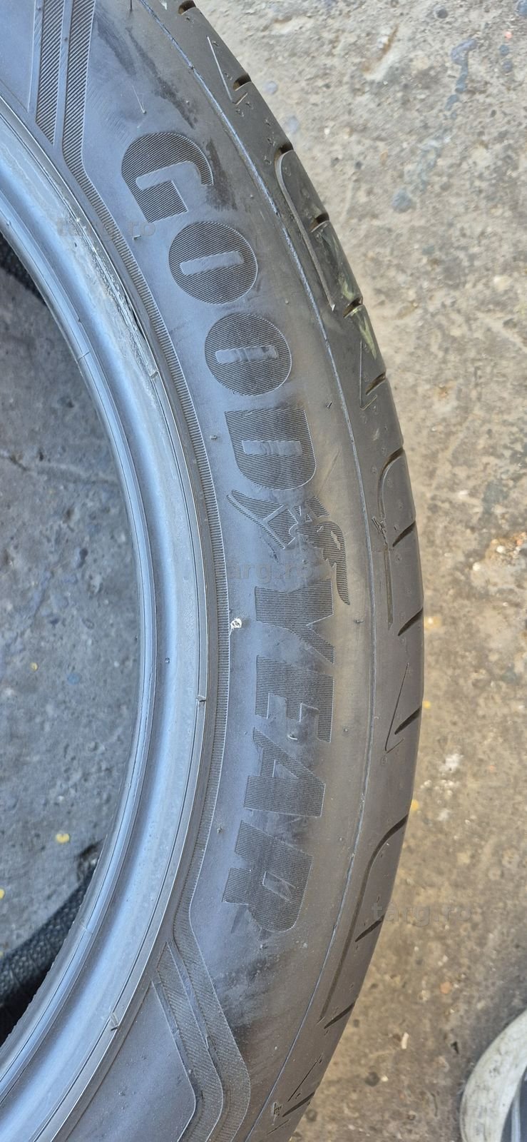 2 anvelope vara Goodyear 265/45/21.Pretul este pe bucata. 3