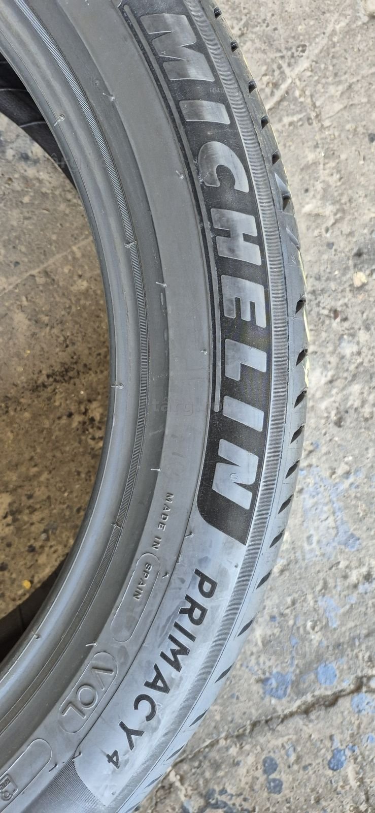 4 anvelope vara ca noi,fata Michelin 255/45/20,spate Dunlop 285/40/20.Pretul este pe bucata 3