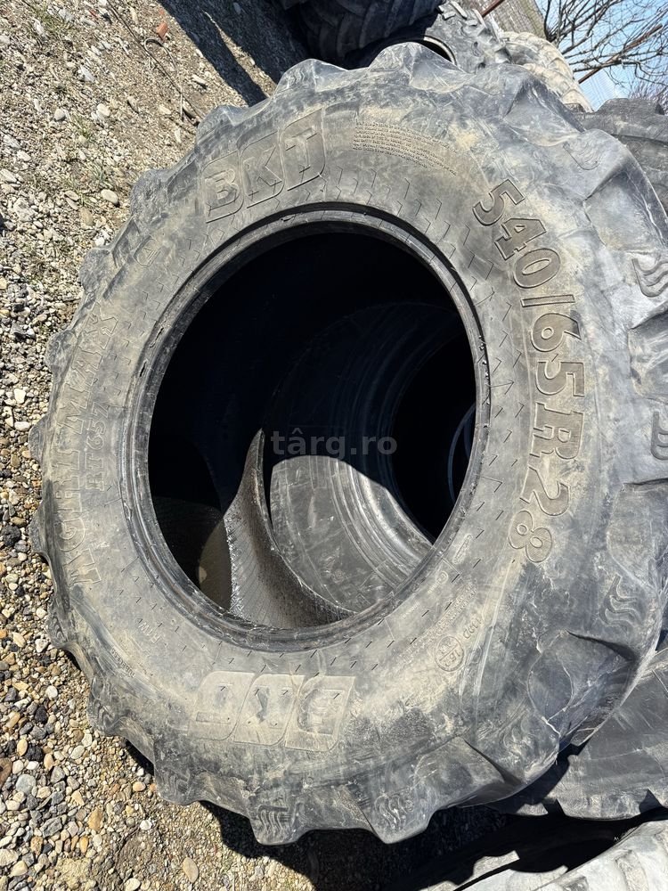 540/65r28 bkt tractor 4