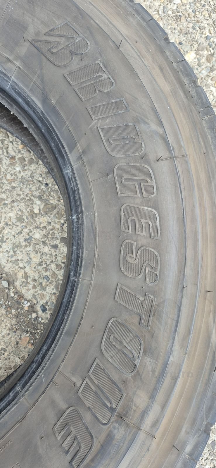 8 anvelope M+S Bridgestone 295/80/22,5.Pretul este pe bucata 4