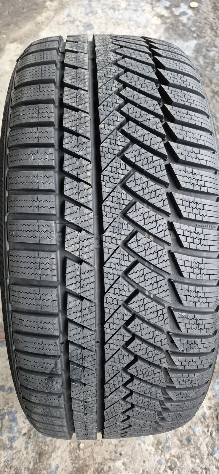 4 anvelope iarna noi Continental 235/35/19.Pretul este pe bucata. 3