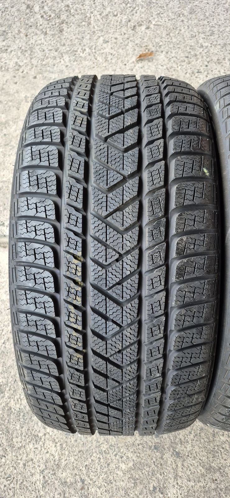 2 anvelope iarna noi Pirelli 275/45/18.Pretul este pe bucata. 2