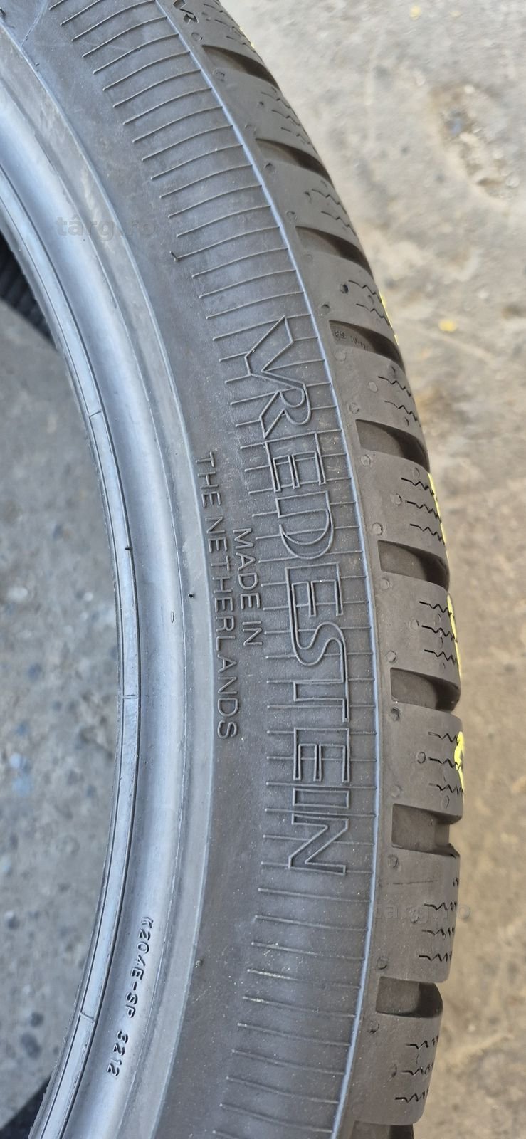 2 anvelope M+S ca noi Vredestein 255/35/20,dot 2022.Pret/buc. 3