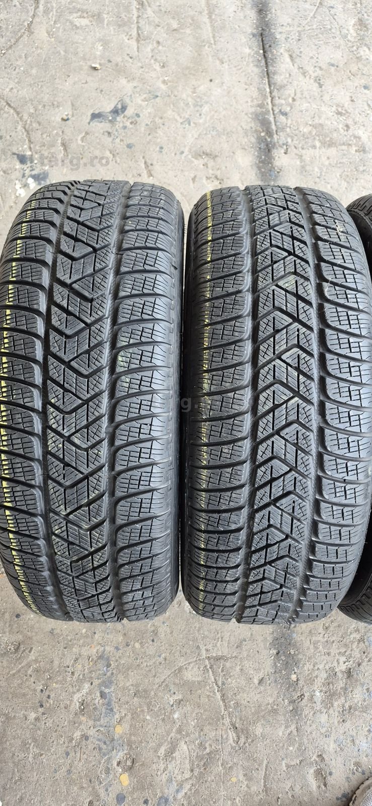 4 anvelope iarna ca si noi Pirelli 225/55/19.Pretul este pe bucata. 2