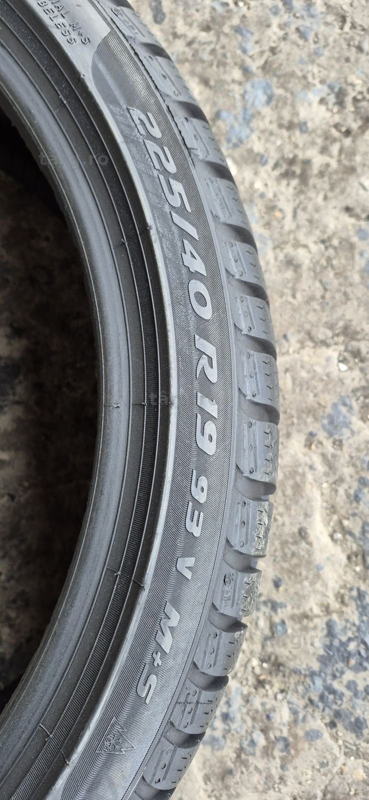 4 anvelope iarna Pirelli 225/40/19.Pretul este pe bucata. 6