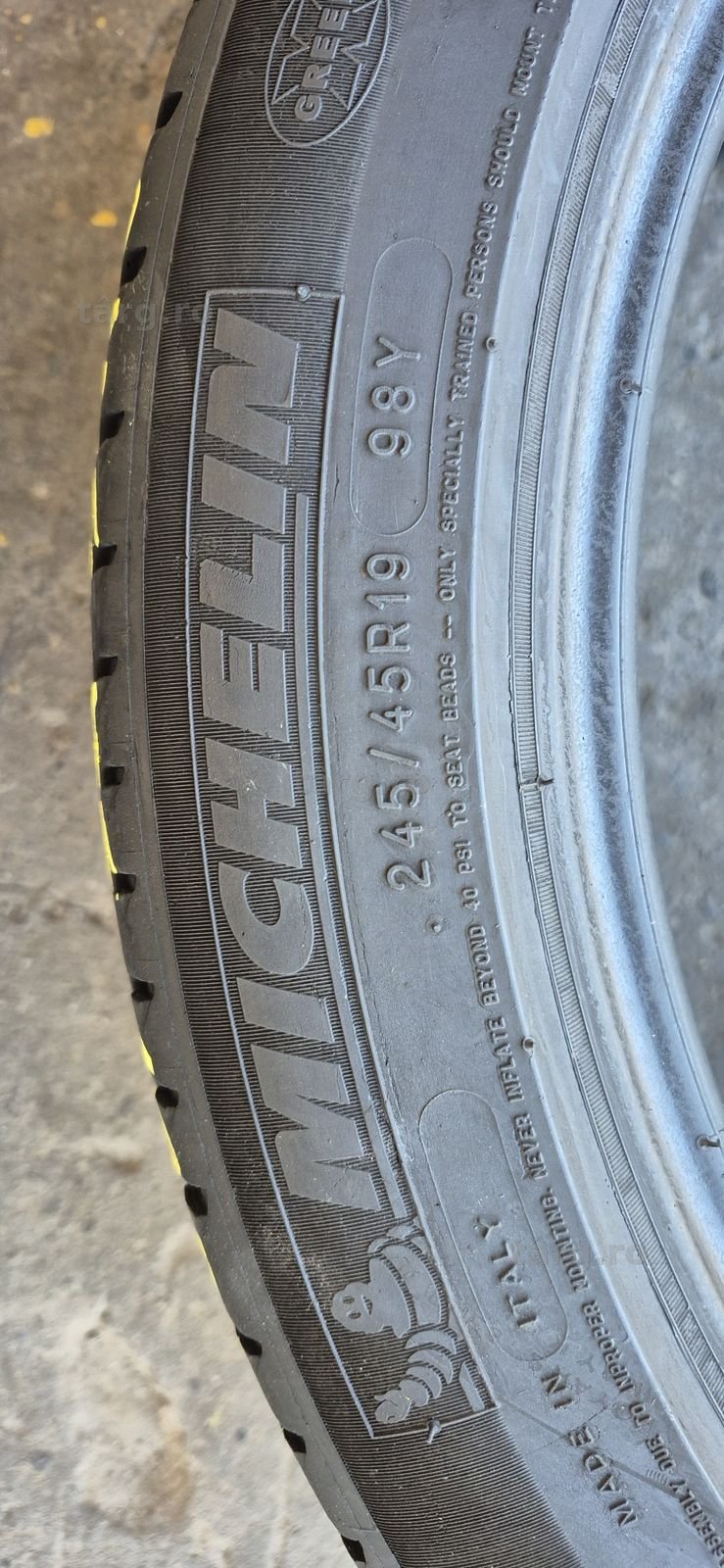 4 anvelope vara runflat  Michelin,fata 245/45/19,spate 275/40/19.Pretul este pe bucata. 4