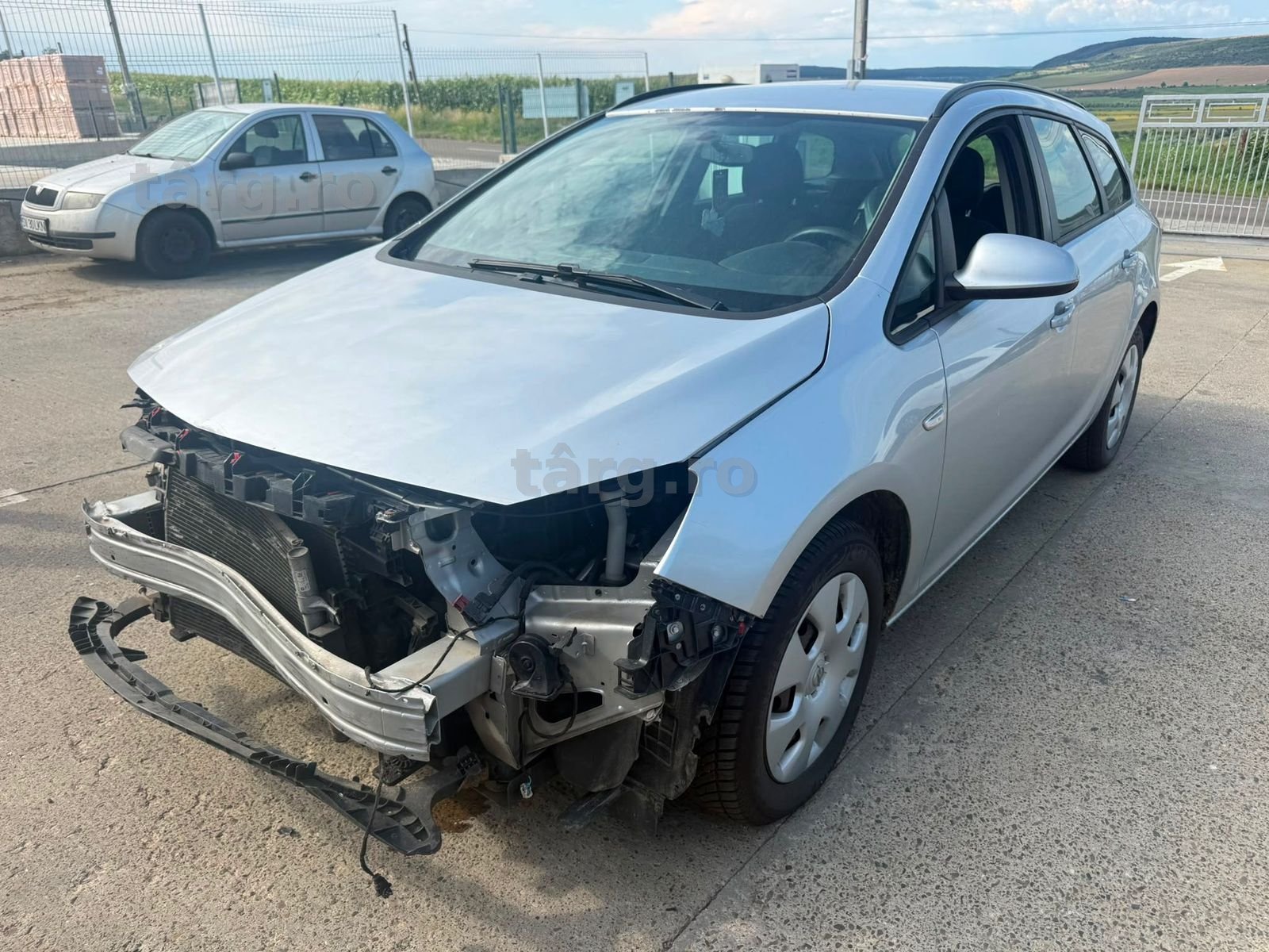 Dezmembrez Opel astra j 2012 break argintie 1.7 cdti A17DTJ volan stanga
