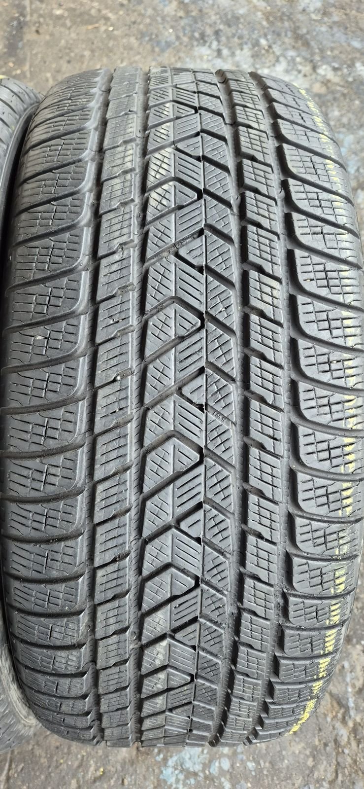 4 anvelope iarna Pirelli 285/45/21.Pretul  este pe bucata. 3