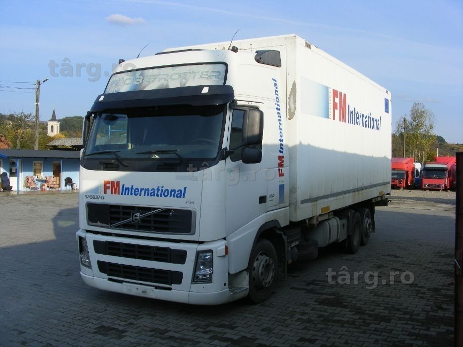 Dezmembram camion Volvo tandem cu axa suspendabila viratoare