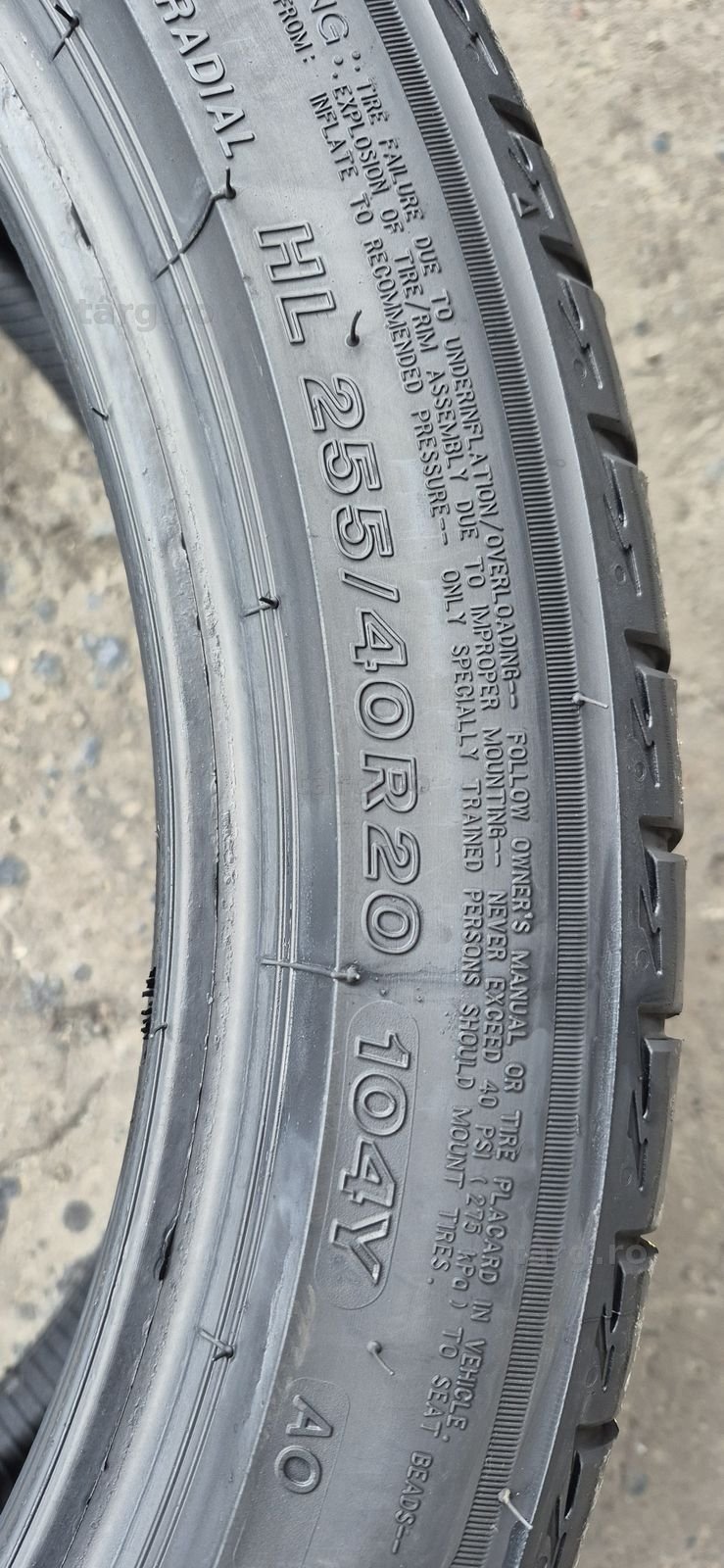 4 anvelope vara Bridgestone,fata 235/45/20,spate 255/40/20.Pretul este pe bucata 5
