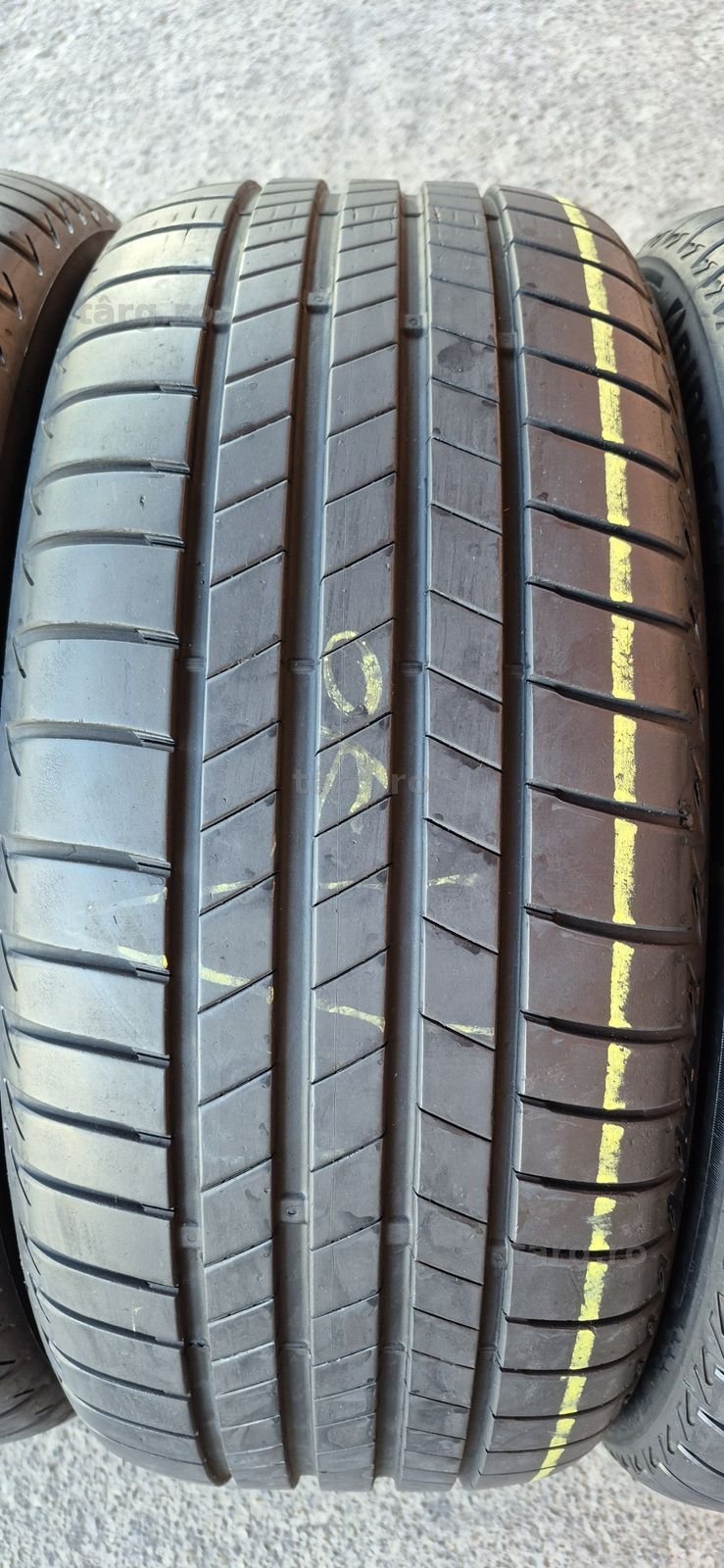 4 anvelope vara Bridgestone 235/45/18,dot 2021.Pretul este pe bucata. 3
