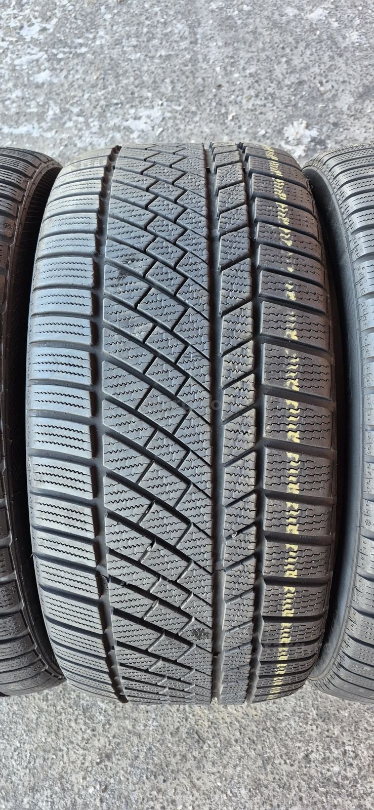 4 anvelope iarna Continental,fata 225/45/18,spate 25 5/40/18.Pret/buc. 3
