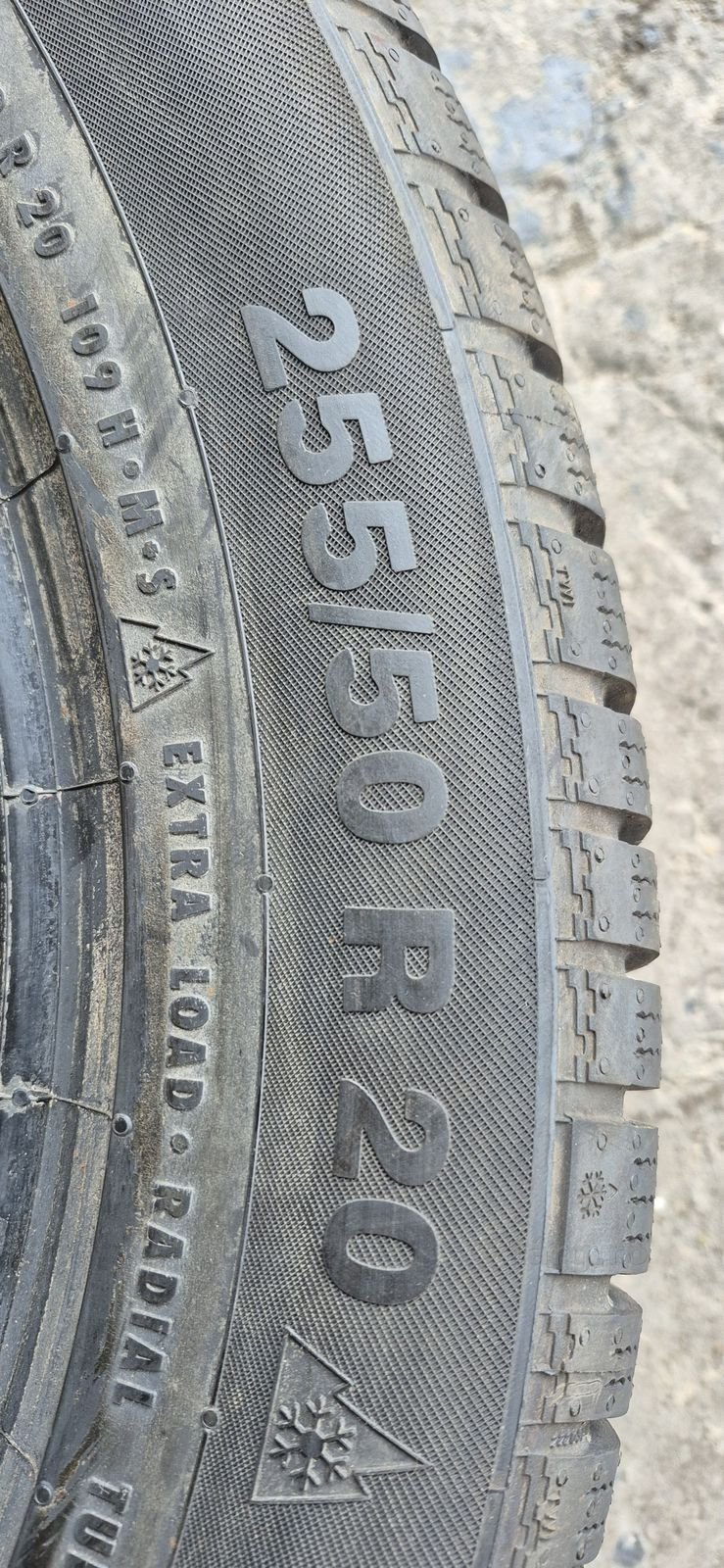 4 anvelope iarna noi Continental 255/50/20.Pretul este pe bucata. 5