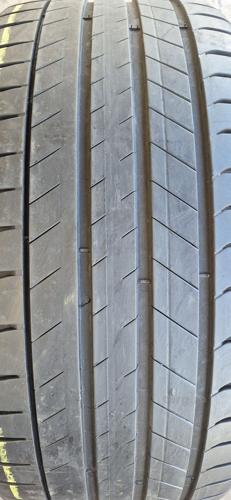 2 anvelope vara Michelin 275/50/19.Pretul este pe bucata 3