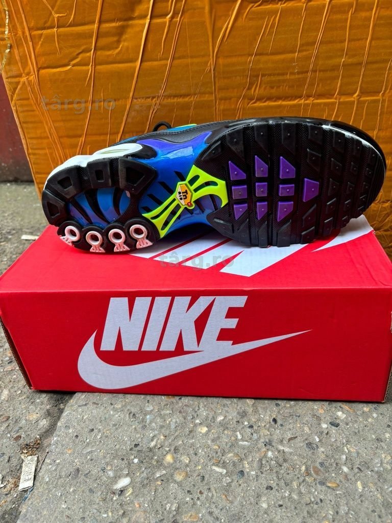 Nike air max plus kaomoji 3