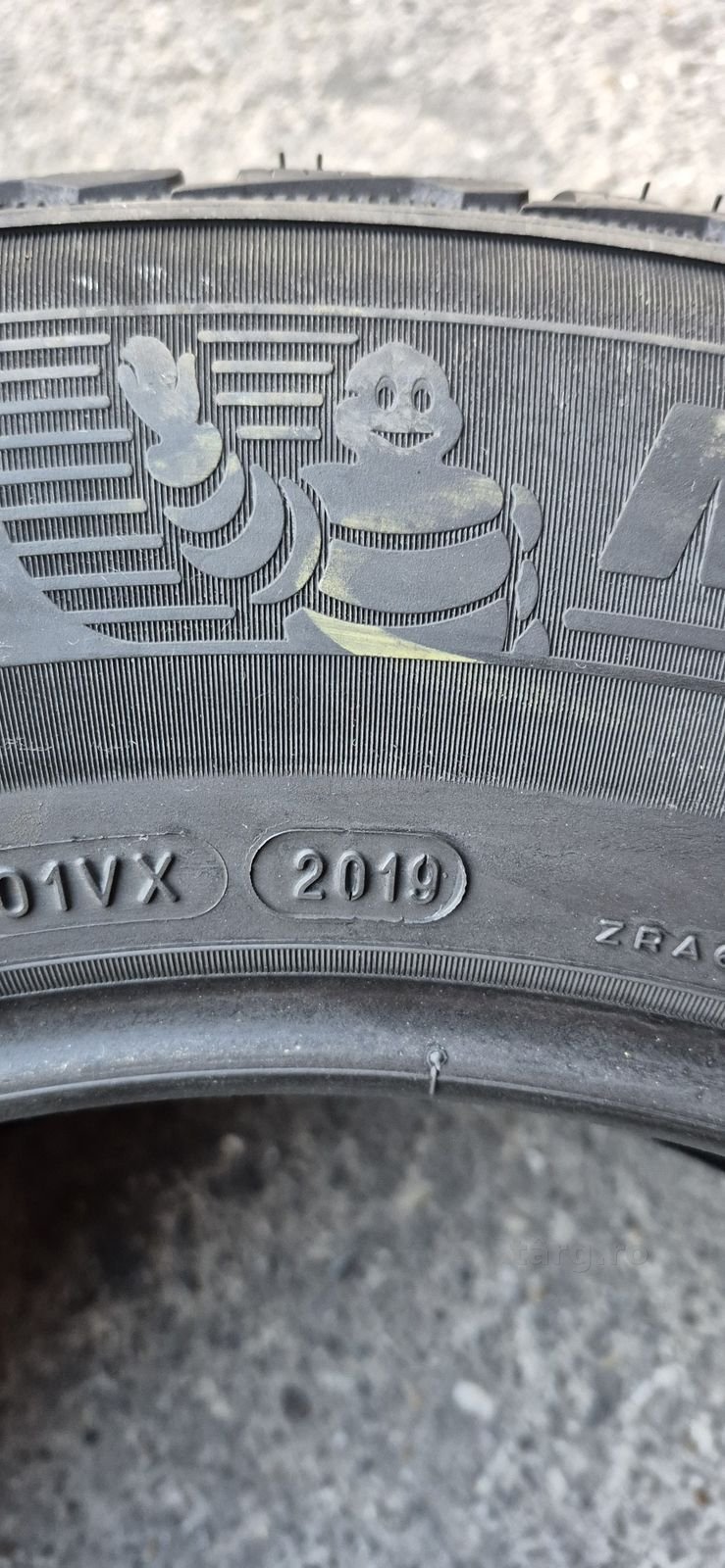 4 anvelope iarna ca noi Michelin 235/60/17.Pretul este pe bucata. 8