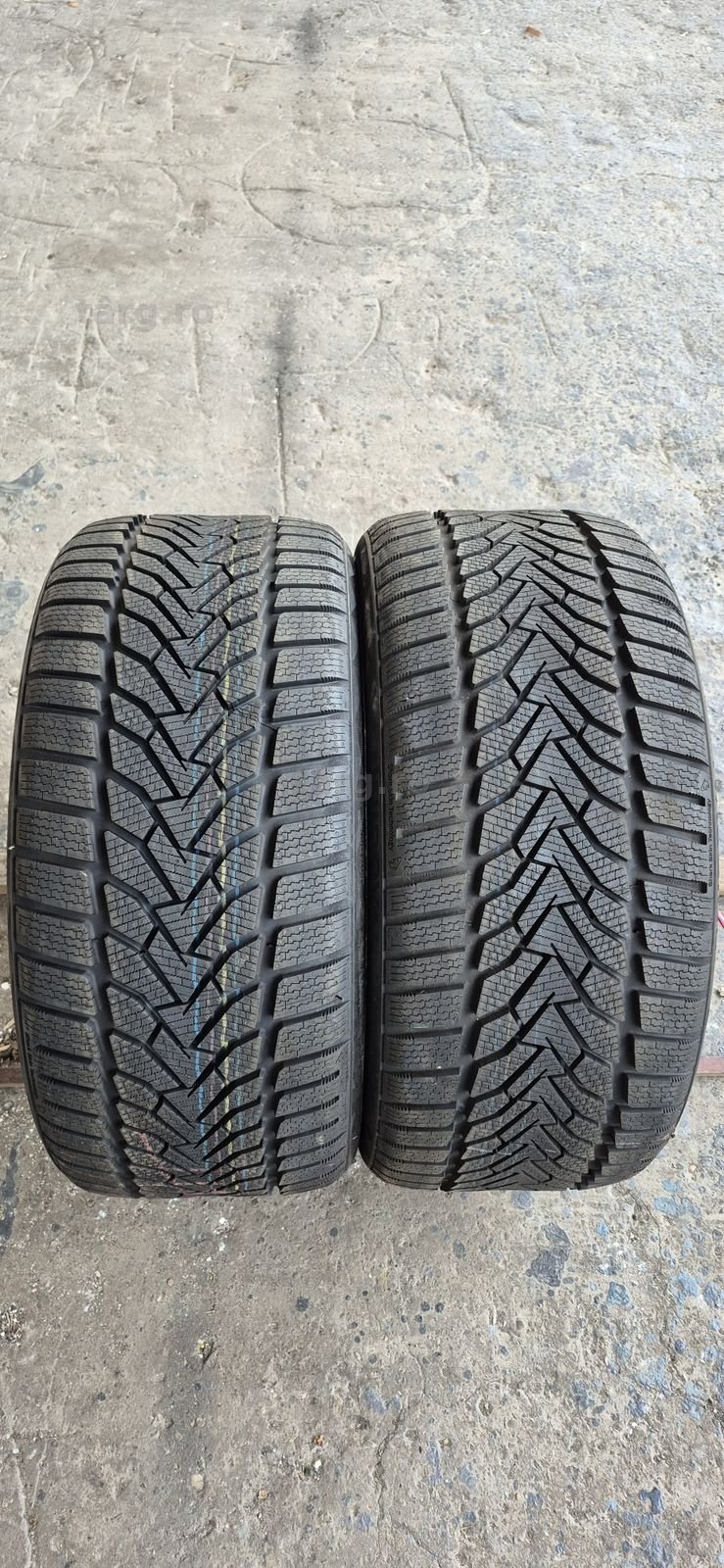 2 anvelope iarna noi Uniroyal 255/35/19,dot 2022.Pretul este pe bucata
