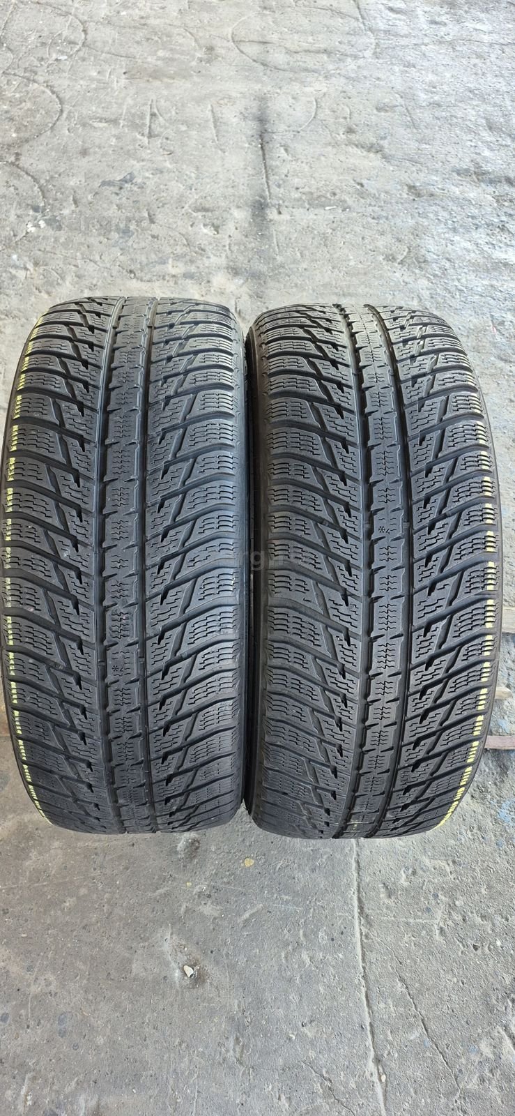 2 anvelope iarna Nokian 265/50/20.Pretul este pe bucata.