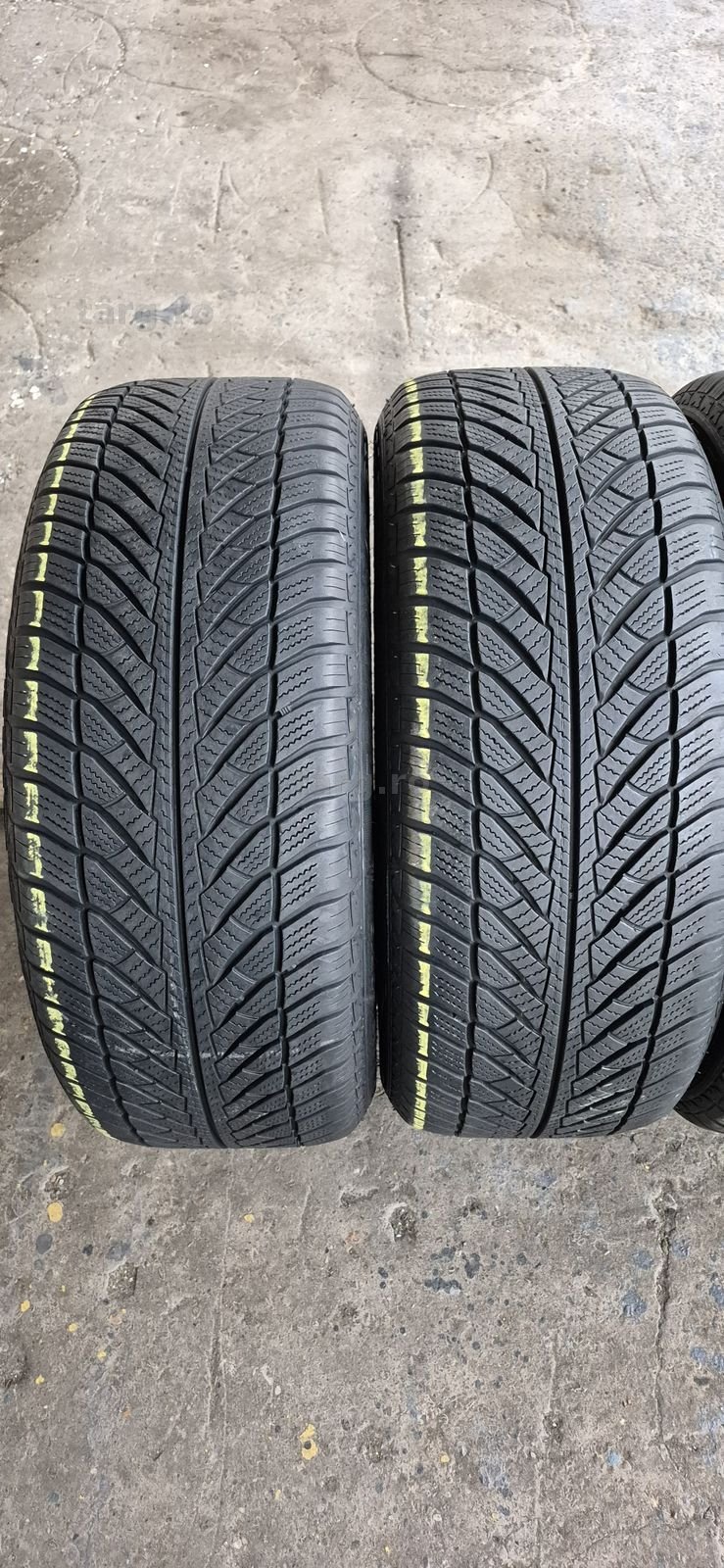 4 anvelope iarna runflat Goodyear,255/50/19.Pretul este pe bucata 2