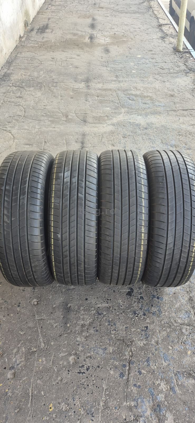 4 anvelope vara Bridgestone 265/65/17,dot 2020.Pretul este pe bucata.