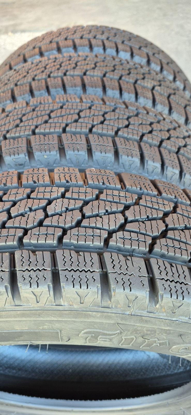 4 anvelope iarna ca noi Firestone 165/70/14C.Pretul este pe bucata. 4