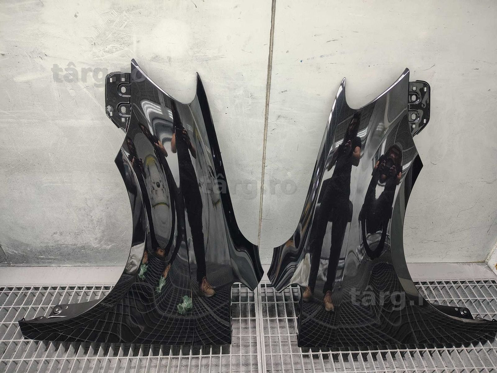 Aripa Fata Dreapta & Stanga VW Touran 2010-2014 (LC9X (Negru))