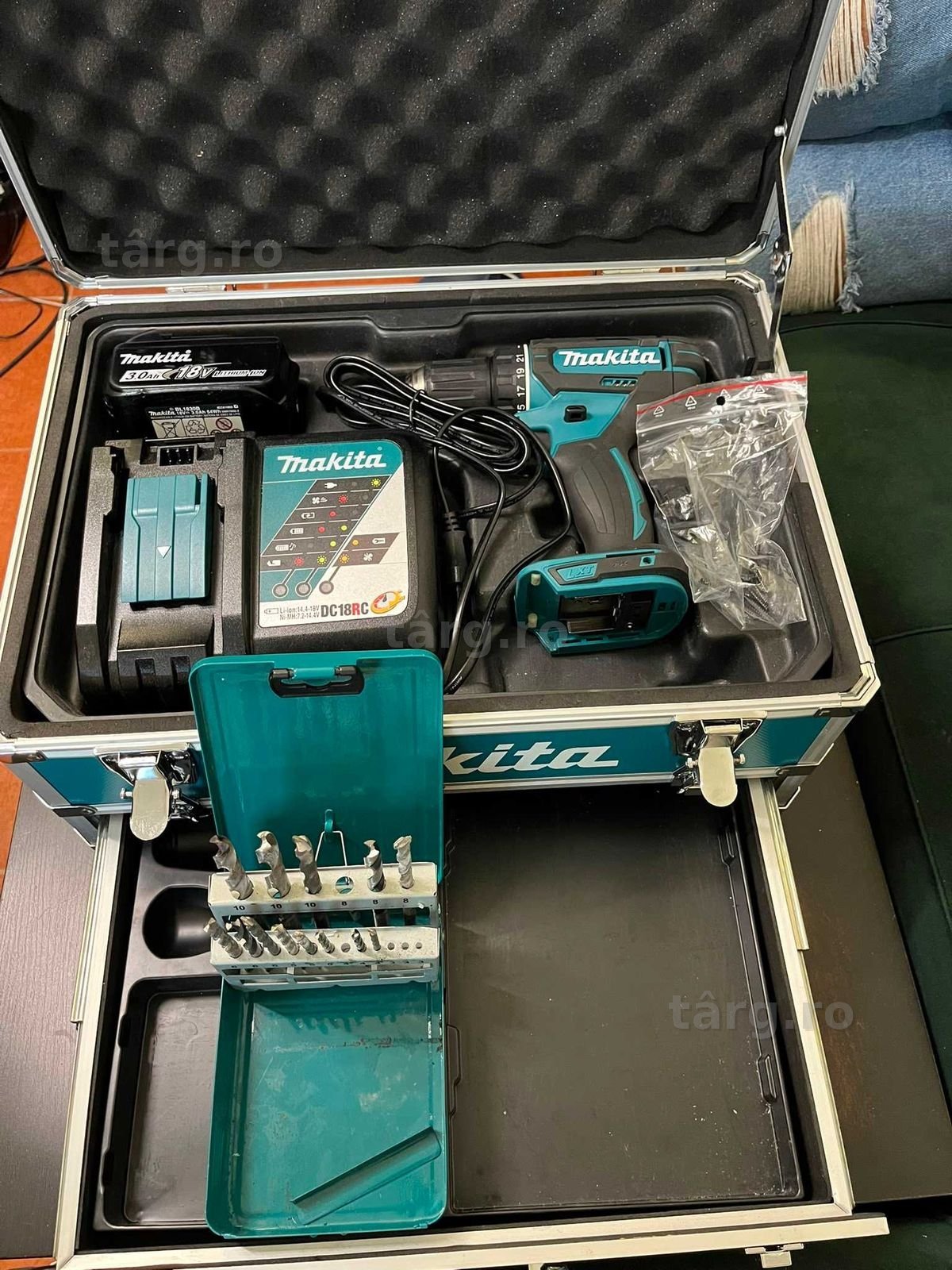 Mașină de găurit cu impact fără fir Makita DHP453RFX2 18 V / 3.0 Ah în carcasă de aluminiu + set de accesorii 96 piese, albastru/argintiu