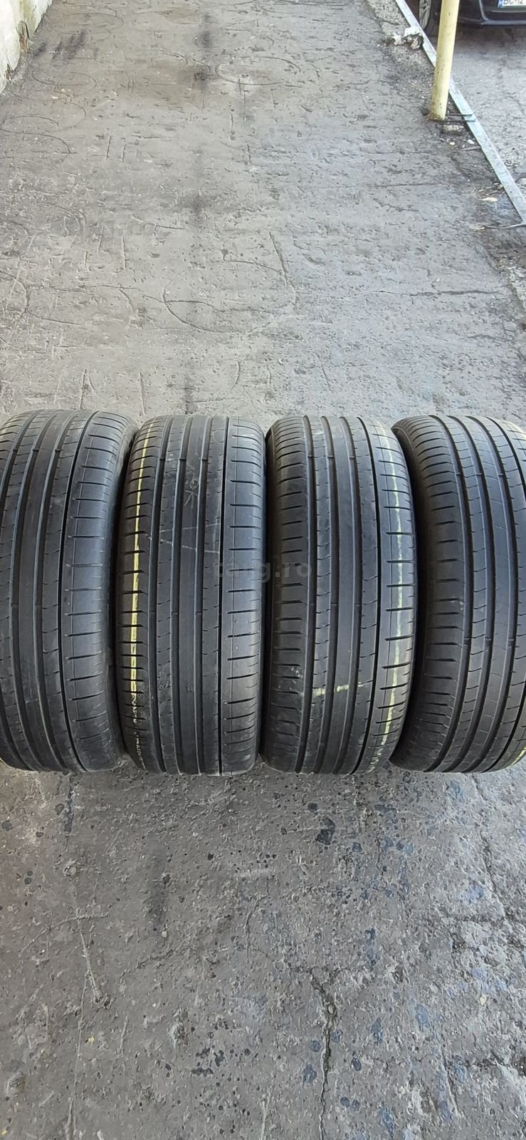 4 anvelope vara Pirelli 275/50/20.Pretul este pe bucata.