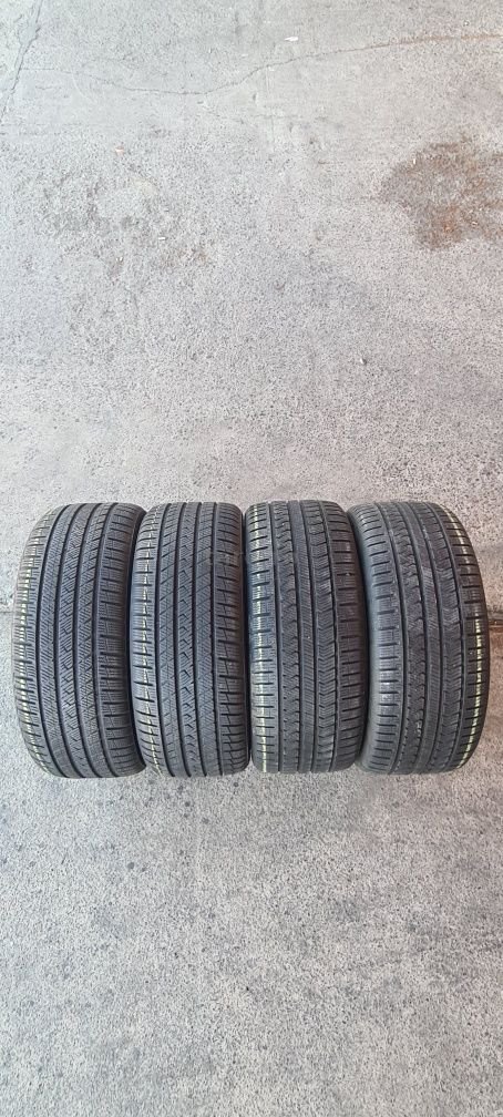 4 anvelope M+S Vredestein 235/40/19