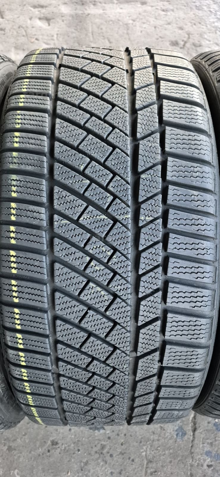 4 anvelope iarna ca si noi,2 Continental,2 Hankook,245/30/20.Pret/buc. 2