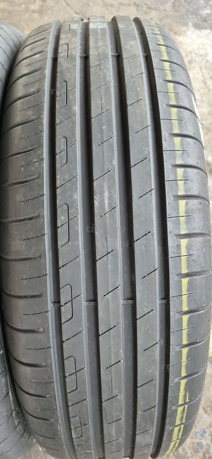 2 anvelope vara ca noi Goodyear 215/65/17.Pretul este pe bucata. 2