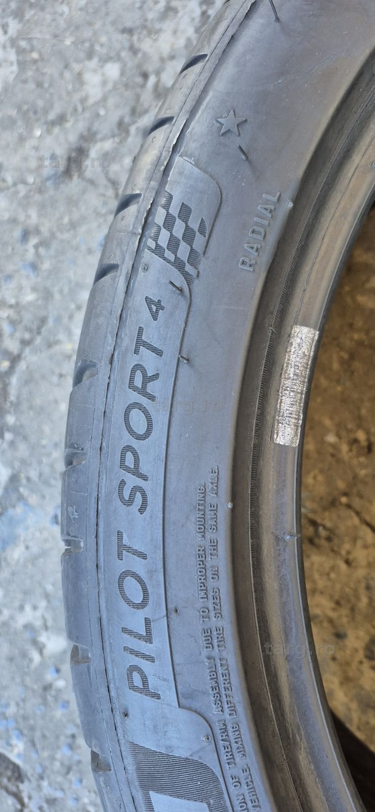 4 anvelope vara Michelin,fata 245/40/19,spate 275/35/19.Pretul este pe bucata 4