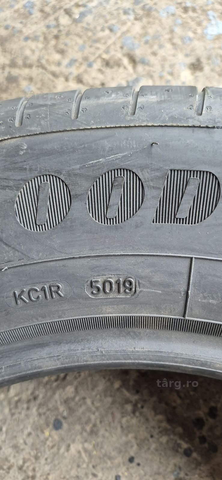 2 anvelope vara ca noi Goodyear 215/65/17.Pretul este pe bucata. 6
