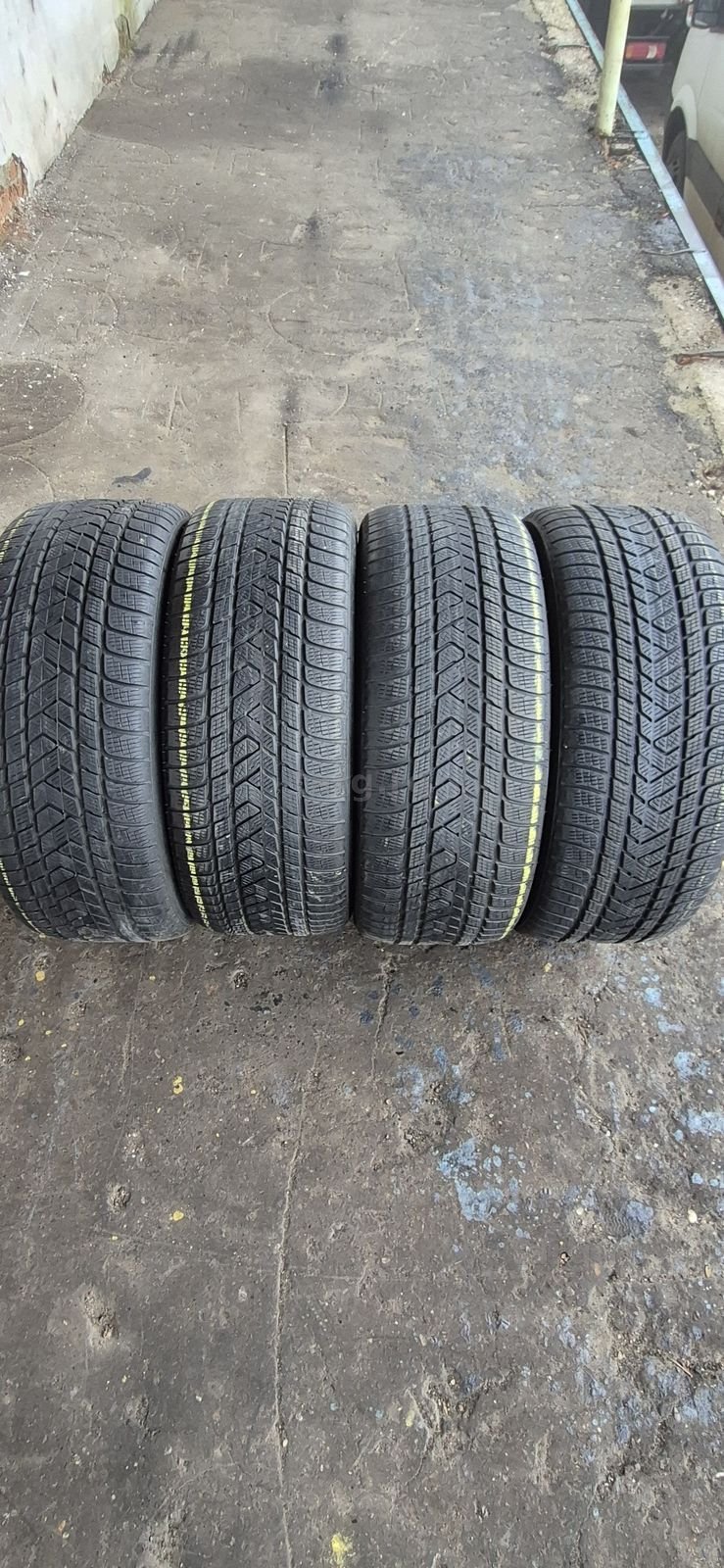 4 anvelope iarna Pirelli 275/40/22.Pretul este pe bucata.
