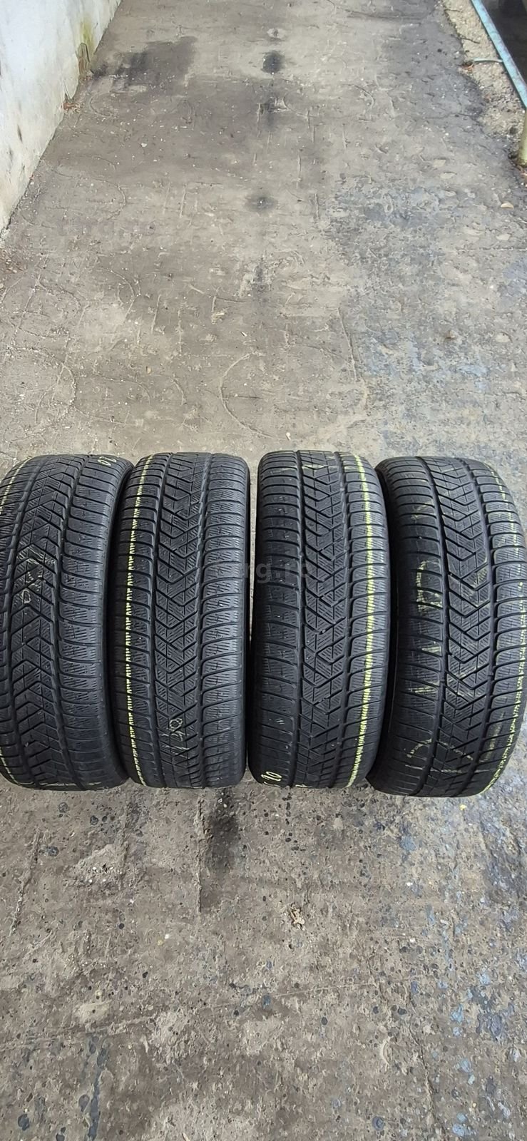 4 anvelope iarna Pirelli 255/55/20.Pretul este pe bucata.