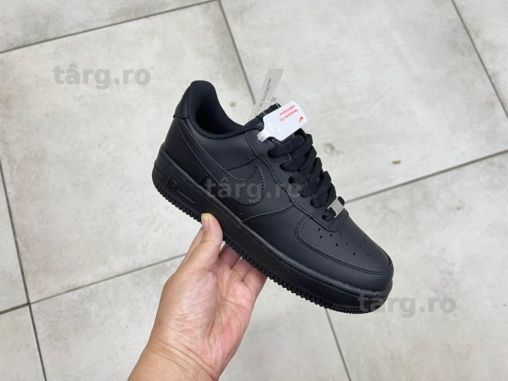 Încălțăminte sport Nike, adidas New Balance 3