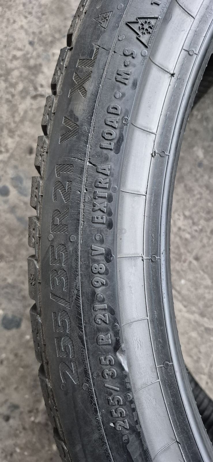 4 anvelope iarna Continental,fata 255/35/21,spate 305/30/21.Pret/buc. 6