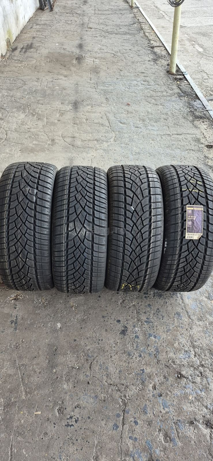 4 anvelope iarna noi Dunlop 265/40/20.Pretul este pe bucata.