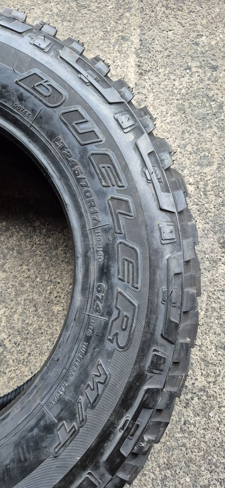 4 anvelope ofroad M+S noi Bridgestone 245/70/17.Pretul este pe bucata. 5