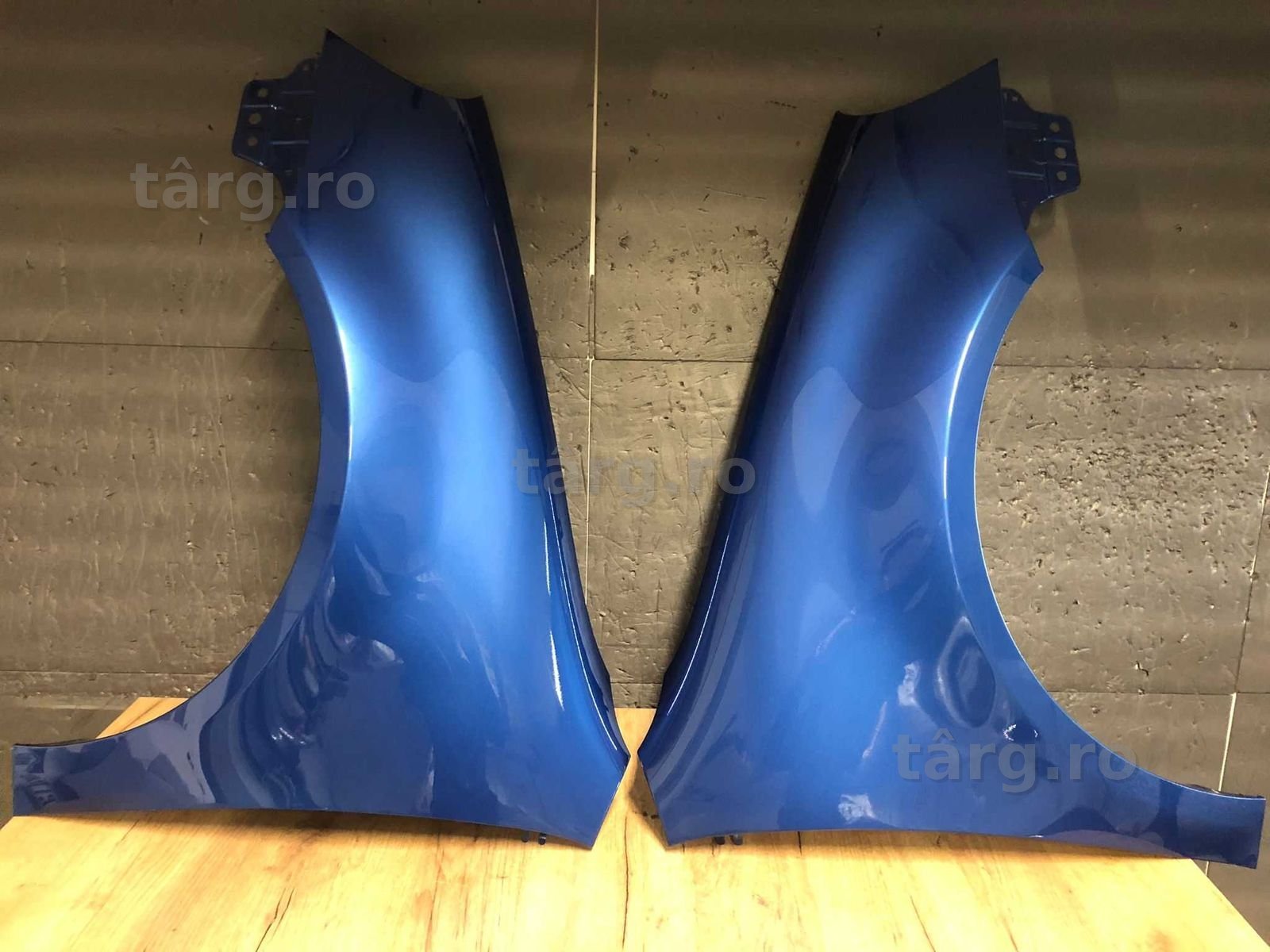 Aripa Fata Dreapta & Stanga VW Golf 5 V An 2004-2008 (LA5K (Albastru))