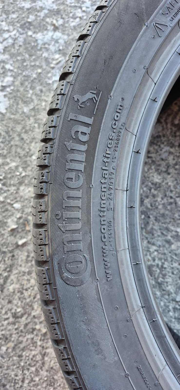4 anvelope iarna Continental,fata 225/45/18,spate 25 5/40/18.Pret/buc. 4