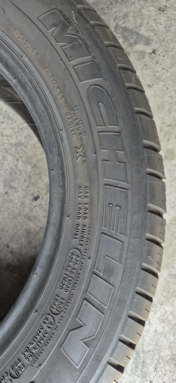 4 anvelope vara Michelin 215/60/16C.Pretul este pe bucata. 4