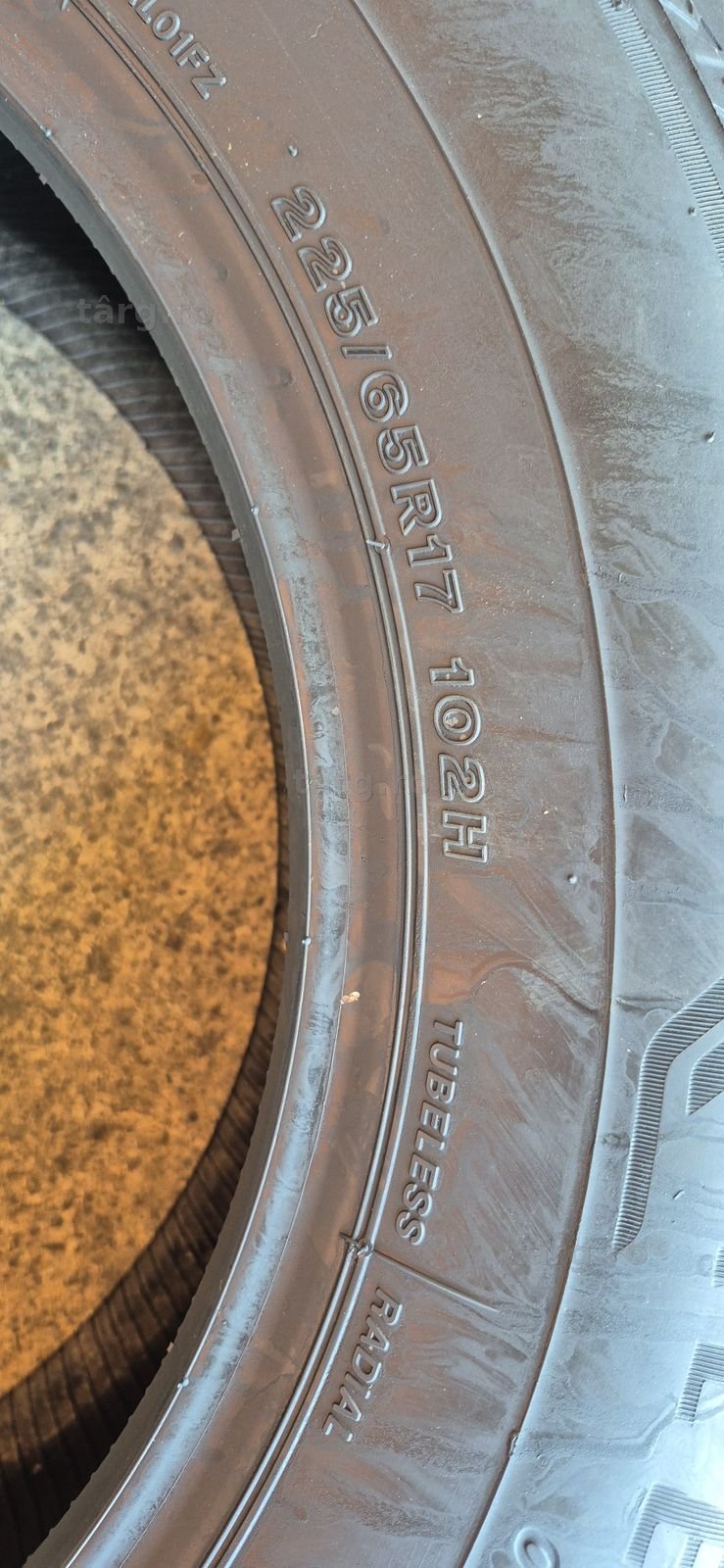 2 anvelope vara noi Bridgestone 225/65/17.Pretul este pe bucata. 5